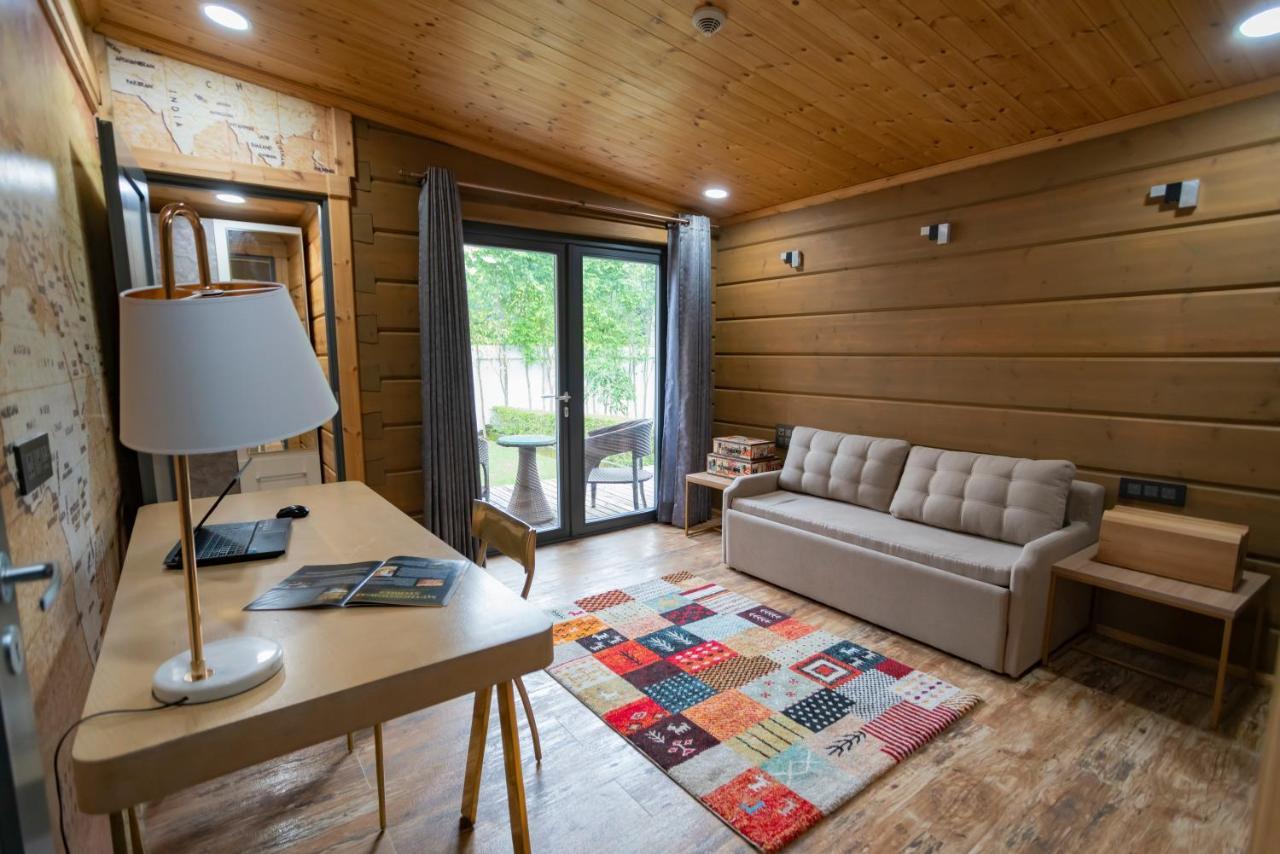 Saffronstays Paradise Pines, Dehradun - Cliff Villa With Valley & Forest Views Buitenkant foto