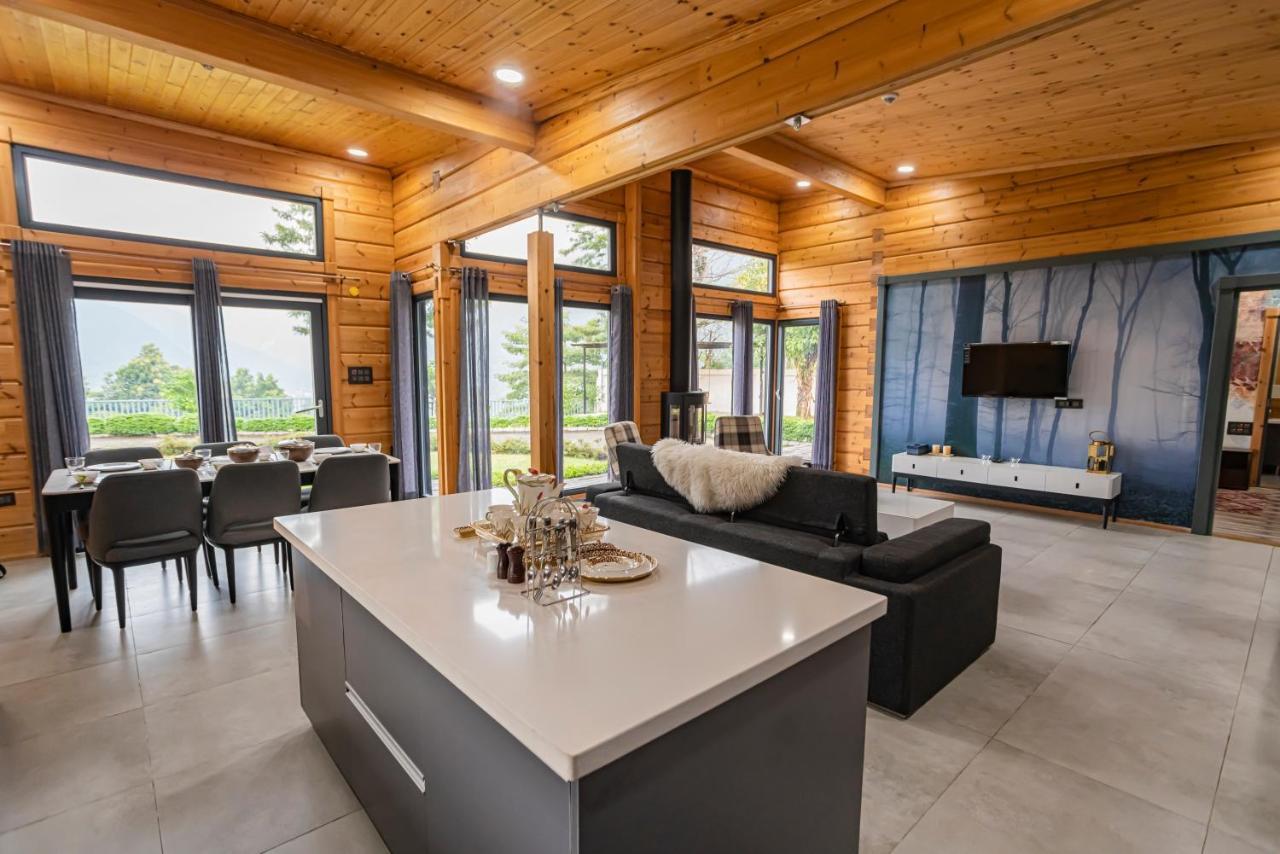 Saffronstays Paradise Pines, Dehradun - Cliff Villa With Valley & Forest Views Buitenkant foto